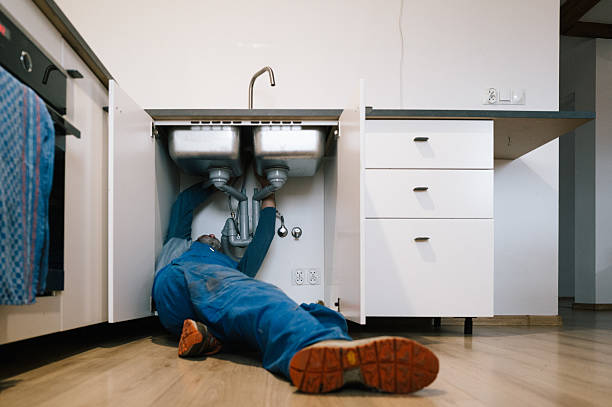 Professional Emergency Plumber technician working in Jackson, CA